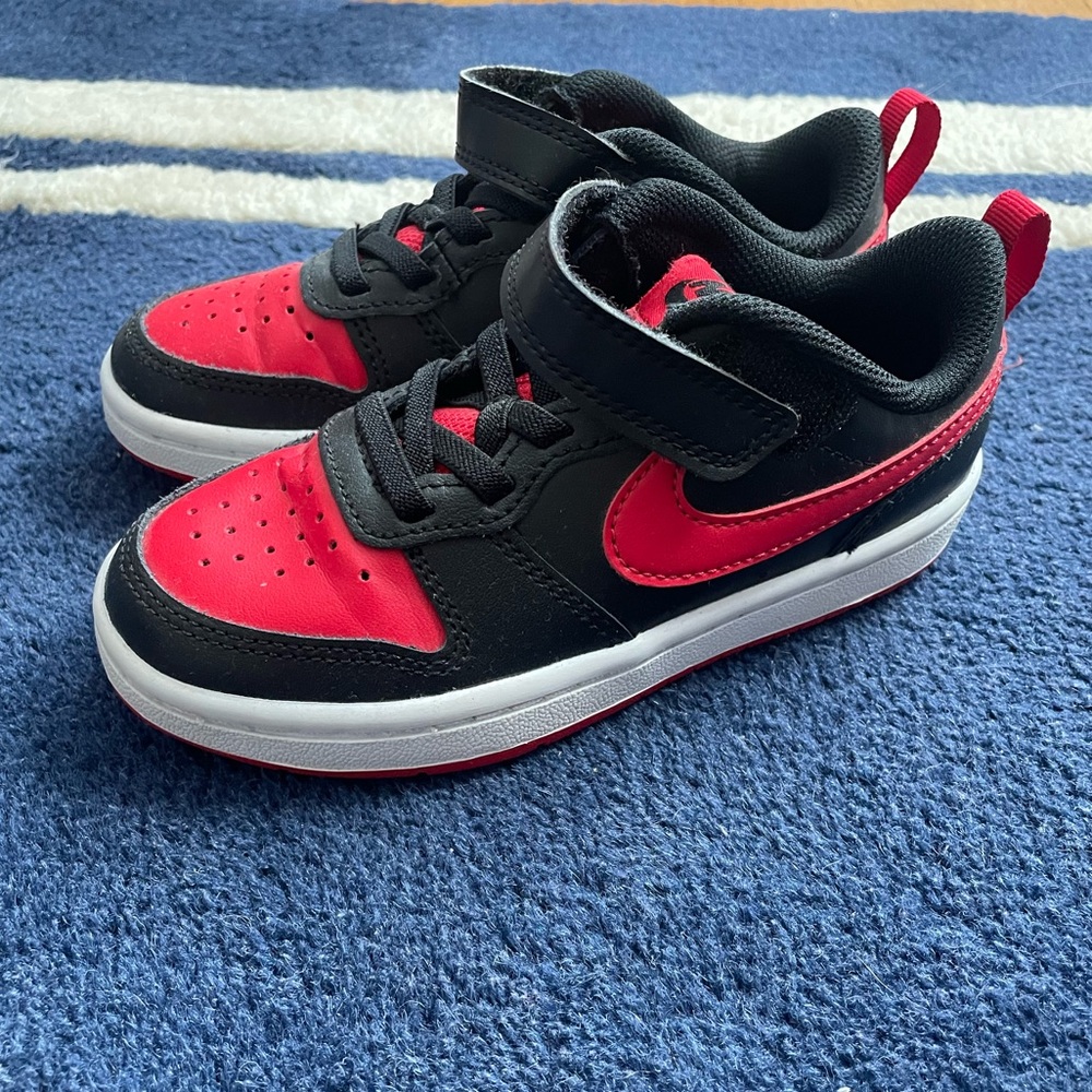 Boys Nike Court Borough, Size 11